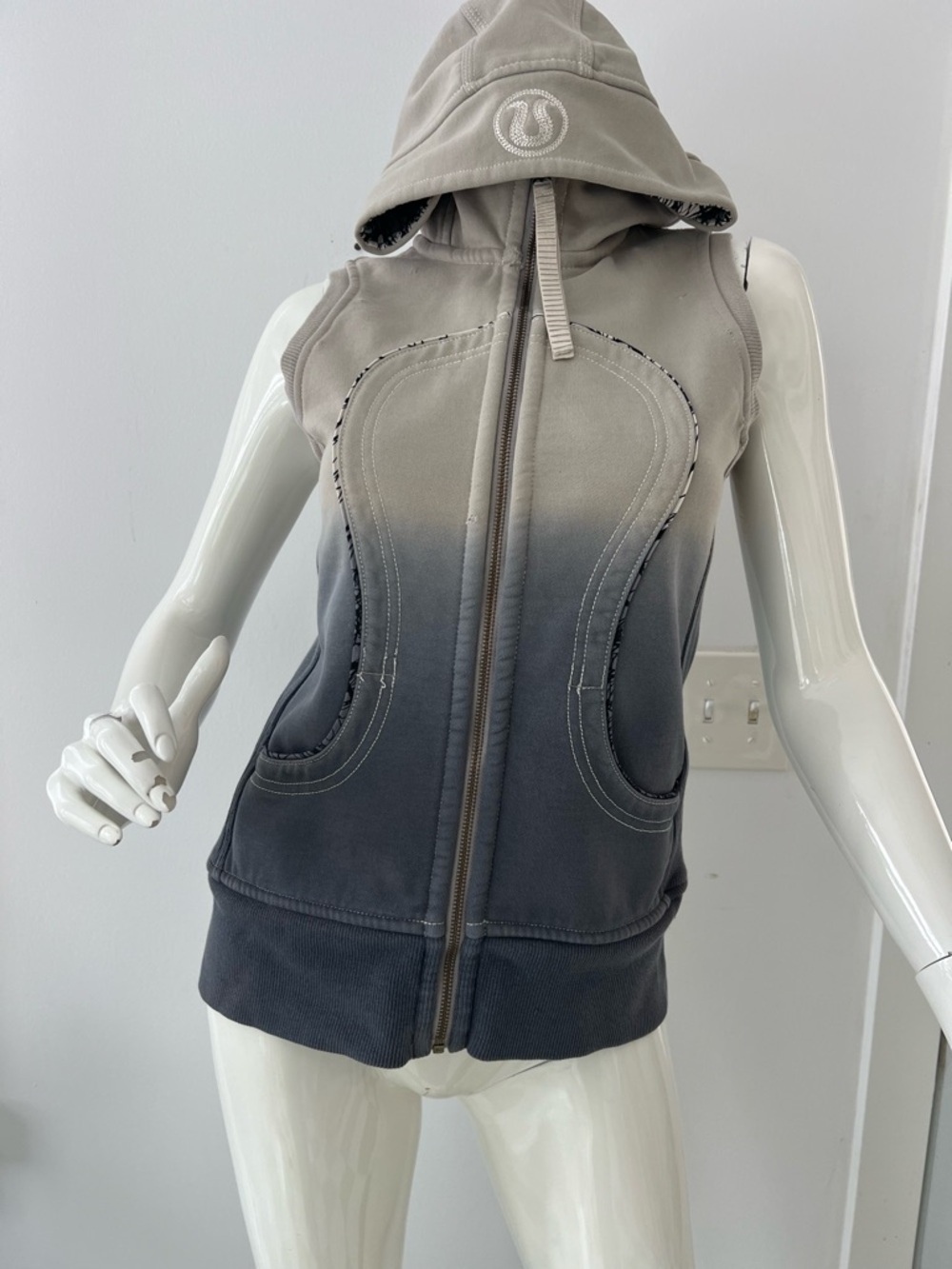 Lululemon Scuba Sleeveless Hoodie Special Edition Rare Luxe Athleisure Size 4